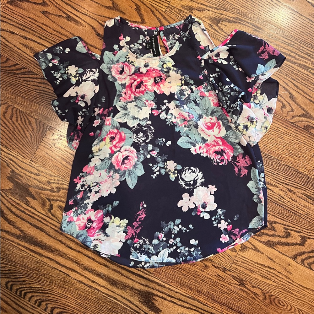 Floral sleeve cut out shirt
